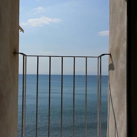 Balcone Sulla Spiaggia Cefalu Bagian luar foto