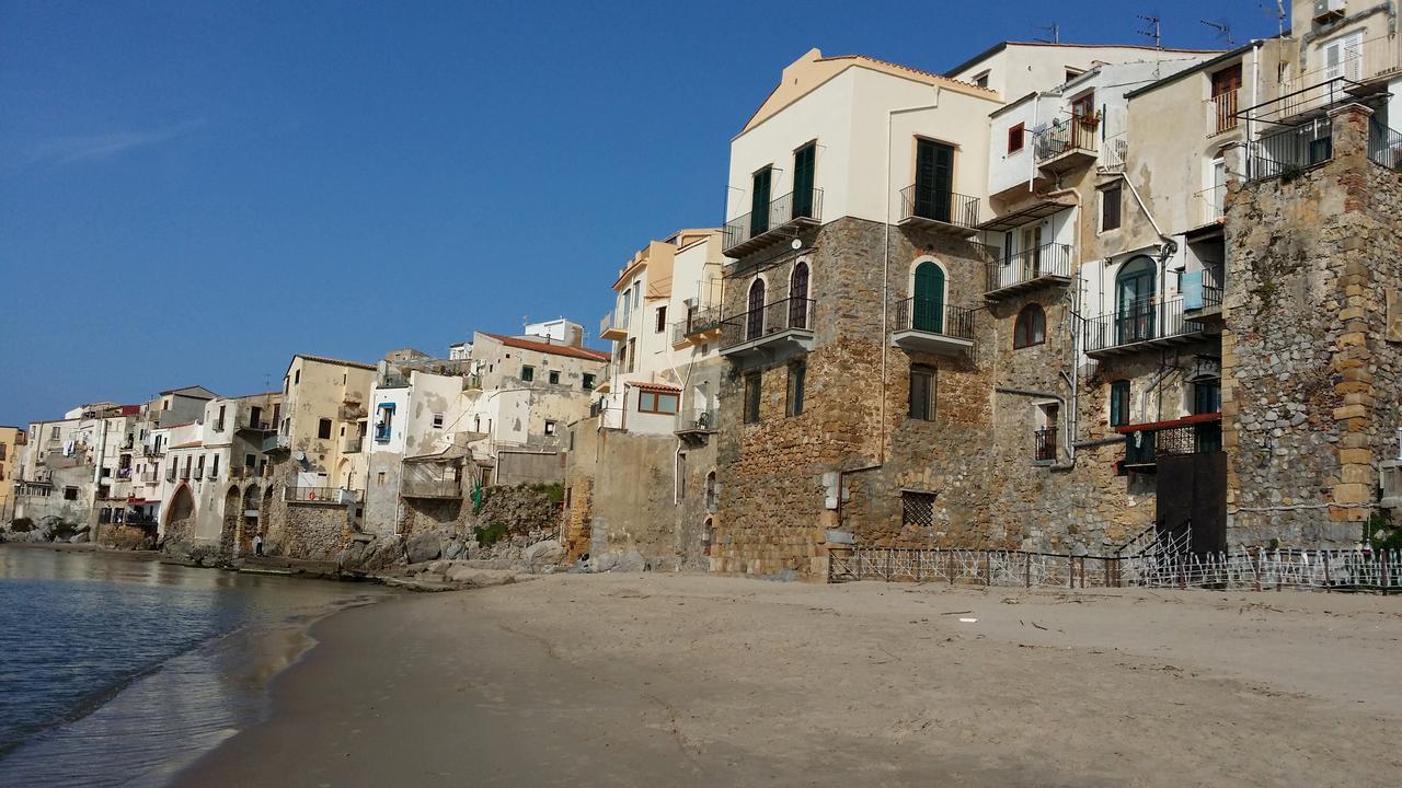 Balcone Sulla Spiaggia Cefalu Bagian luar foto
