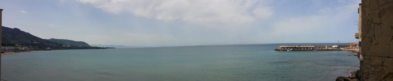 Balcone Sulla Spiaggia Cefalu Bagian luar foto